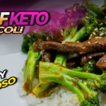 Beef Broccoli Keto servido en plato blanco con res en tiras y brócoli salteado