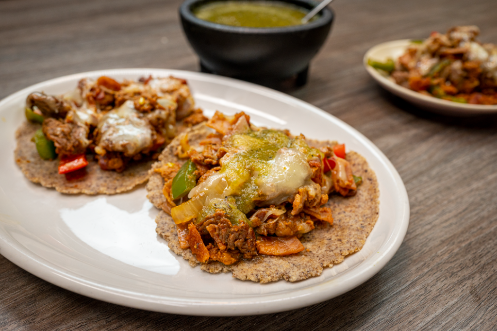 Discada keto cremosa estilo cheesy fajita baja en carbohidratos