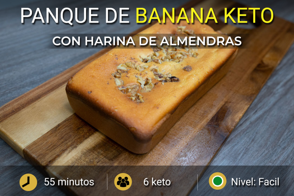 panqué de banana keto sin azúcar recién horneado