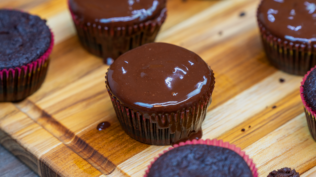 Cobertura de chocolate sin azúcar para pingüinos keto caseros