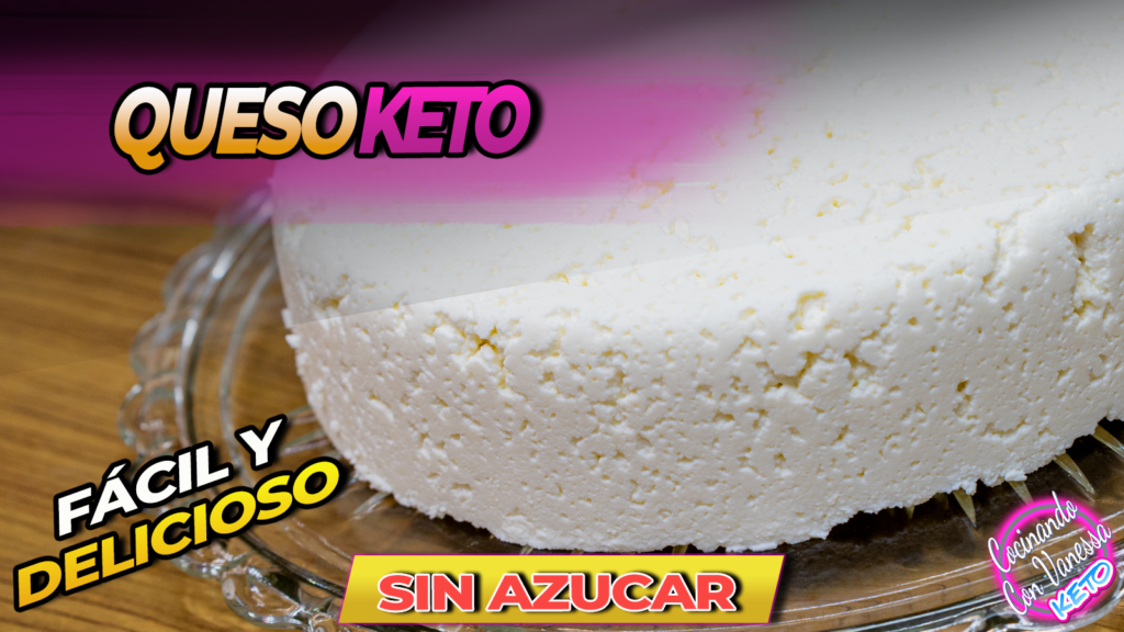 Queso keto casero redondo servido en plato de vidrio, preparado con 3 ingredientes y bajo en carbohidratos